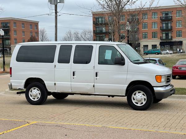 2006 Ford Econoline E-350 XLT Super Duty - - by dealer for sale in Aurora, IL – photo 2