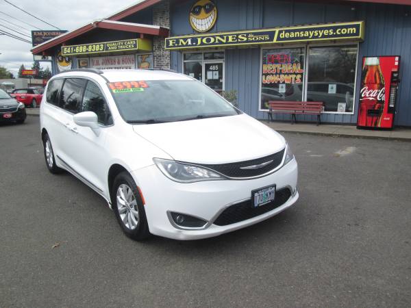 FM Jones and Sons 2017 Chrysler Pacifica Touring for sale in Eugene, OR – photo 6