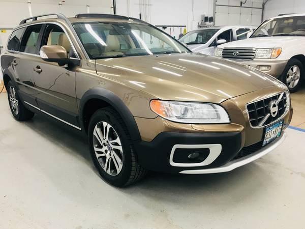 2013 VOLVO XC70 AWD One Owner! EXCELLENT CONDITION. See. Drive. Love. for sale in Eden Prairie, MN – photo 9