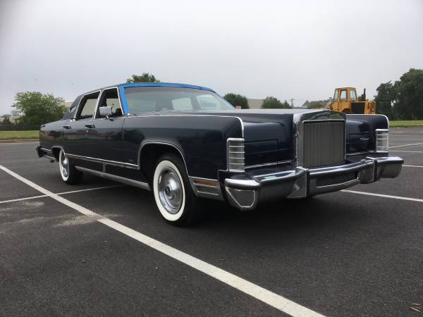 1979 LINCOLN CONTINENTAL TOWNCAR.NICE CLASSIC RELIABLE SOLID CRUISER... for sale in Lindenhurst, NY – photo 2