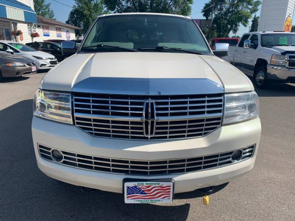 ★★★ 2007 Lincoln Navigator / 4x4 / Fully Loaded! ★★★ for sale in Grand Forks, ND – photo 3