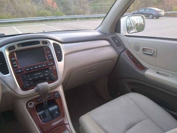 07 TOYOTA HIGHLANDER 4X4 LIMITED SPORT Impeccable! Maint for sale in East Derry, NH – photo 13