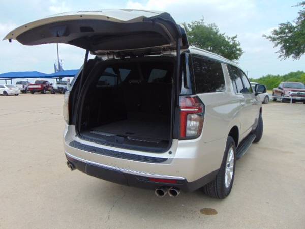 2021 Chevrolet Suburban V8 ( Mileage: 5, 344! - - by for sale in Devine, TX – photo 14