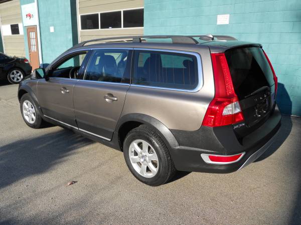 2010 Volvo XC70 75k Miles 1 Owner Wagon Rear Seat Entertainment... for sale in Sutton, MA – photo 3