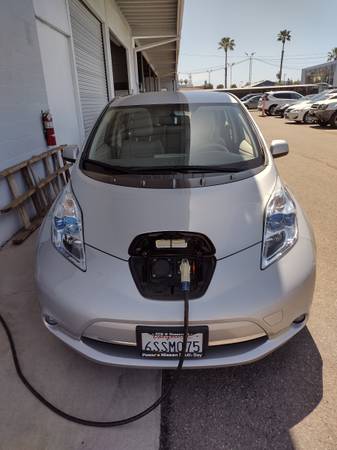 Like new 2011 Nissan Leaf Electric Car for sale in La Jolla, CA – photo 3