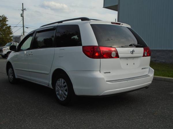 TOYOTA SIENNA mini VAN LE - cars & trucks - by dealer - vehicle... for sale in Gainesville, FL – photo 3
