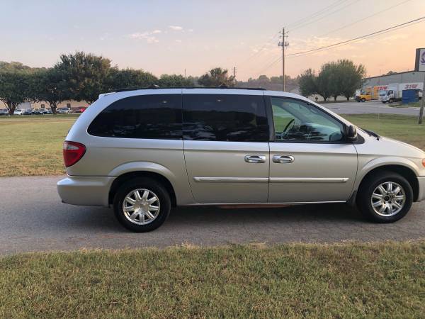 FOR SALE 2005 CHRYSLER TOWN AND COUNTRY for sale in Huntsville, AL – photo 3