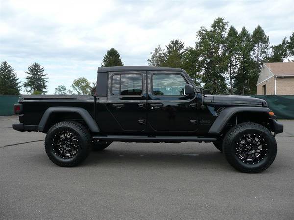 BRAND NEW: 2020 Jeep Gladiator Black Out Edition !!! - cars & trucks... for sale in East Windsor, MA – photo 3