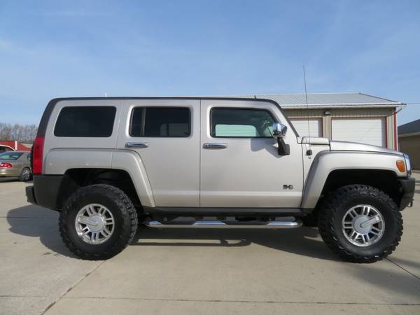 2007 HUMMER H3 4WD New Tires, Sharp - cars & trucks - by dealer -... for sale in Waterloo, IA – photo 5