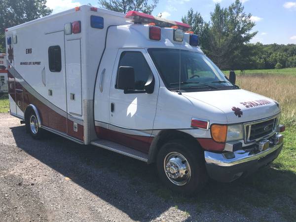 2005 Ford E450 Ambulance for sale in WOODLAWN, IL – photo 2