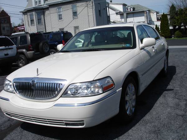 2007 Lincoln Towncar Designer Series for sale in New Cumberland, PA – photo 3