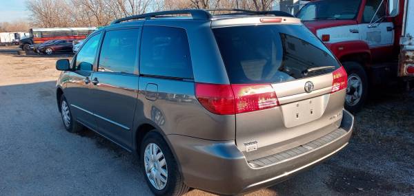 Toyota Sienna 2005 - cars & trucks - by owner - vehicle automotive... for sale in Riverdale, IL – photo 5