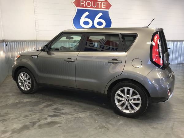 2018 KIA SOUL + EDT!! CLEAN CARFAX!! ONLY 18,330 MILES!! 30+ MPG!!!! for sale in Norman, KS – photo 4