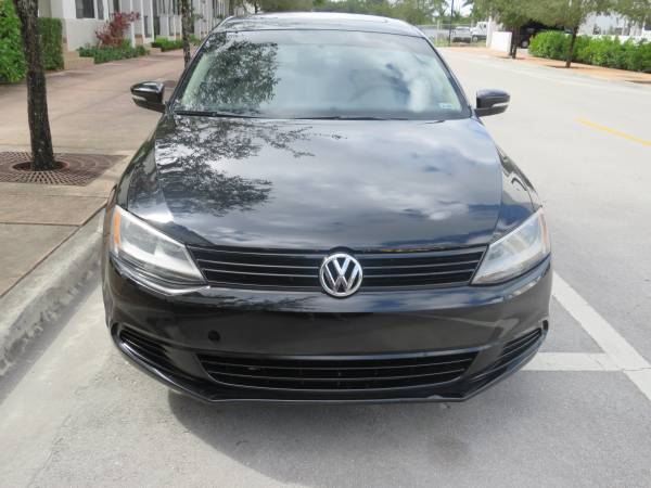 2011 VW Jetta SE (5 Speed Manual) - cars & trucks - by owner -... for sale in Miami, FL – photo 2