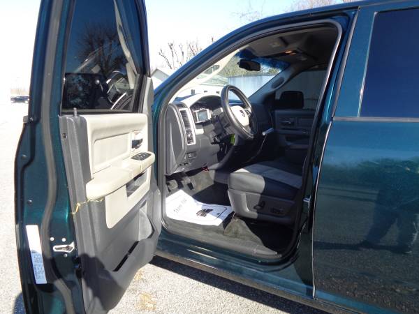 2011 Ram 2500 SLT Crew Cab LWB 4WD 6-Speed Manual - cars & trucks -... for sale in Waynesboro, PA – photo 12