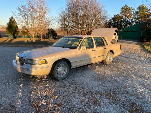 1995 Lincoln Town Car - cars & trucks - by owner - vehicle... for sale in Wamego, KS – photo 7