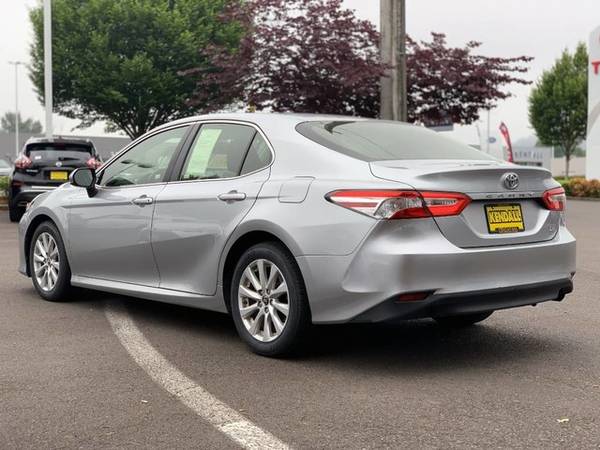 2018 Toyota Camry Celestial Silver Metallic Priced to SELL!!! for sale in Eugene, OR – photo 8