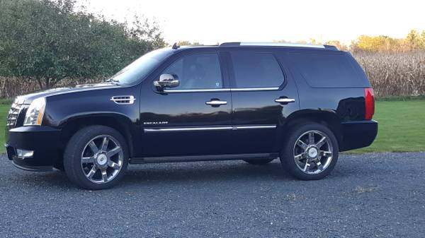 2010 Cadillac Escalade *low miles* for sale in Amery, MN – photo 2