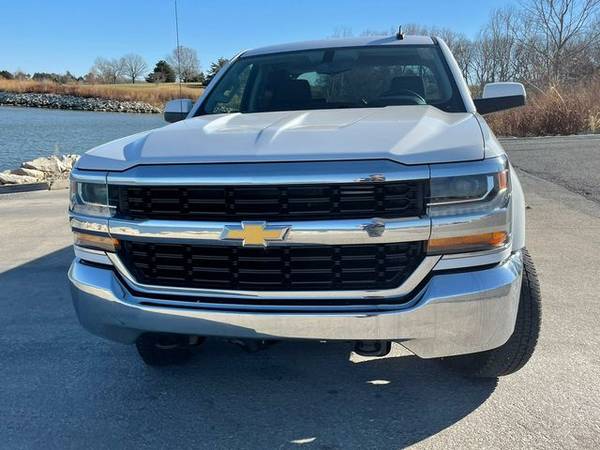 2018 Chevrolet Silverado 1500 Crew Cab - Financing Available! - cars... for sale in Junction City, KS – photo 22