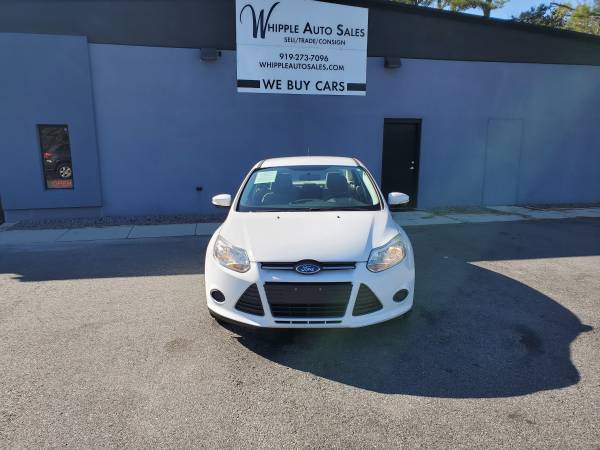 2014 Ford Focus SE sedan - NEW TIRES, CLEAN CARFAX, WARRANTY INCLUDED! for sale in Raleigh, NC – photo 2