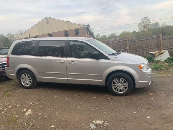 2010 Chrysler town & country LX limited for sale in Poughkeepsie, NY – photo 8