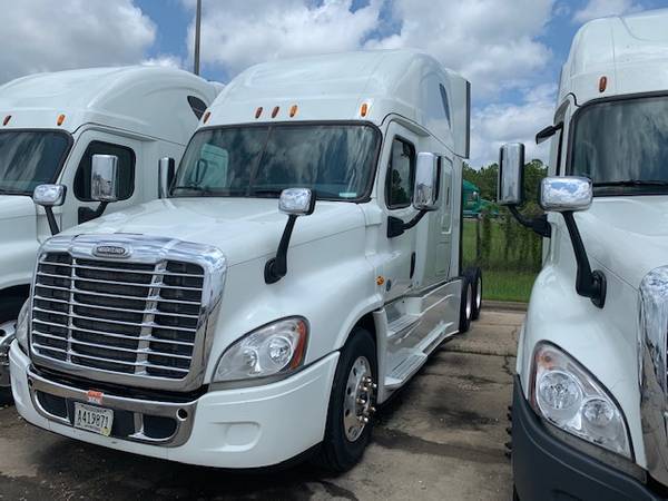 (6) 2015 Freightliner Cascadia 70" Sleeper for sale in Gulfport, TN – photo 2