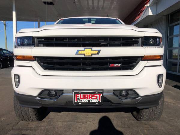 2018 Chevrolet Chevy Silverado 1500 LT Z71 4x4 4dr Crew Cab 5.8 ft.... for sale in Charlotte, NC – photo 7