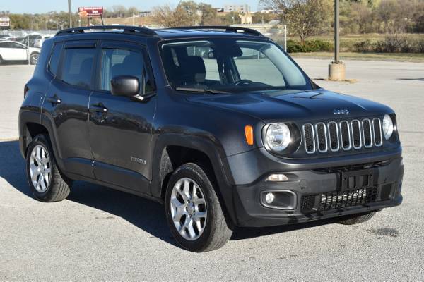 2017 Jeep Renegade Latitude 4X4 ***24K Miles Only*** - cars & trucks... for sale in Omaha, IA – photo 4