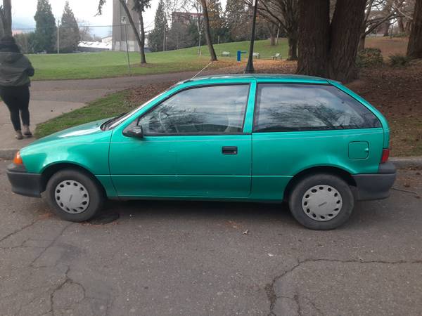 1993 Geo Metro XFi Hatchback - 50+ MPG - Reliable Transportation -... for sale in Portland, OR – photo 2