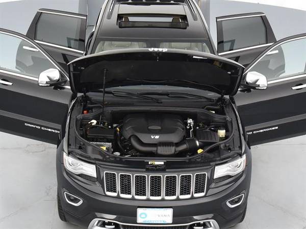 2014 Jeep Grand Cherokee Overland Sport Utility 4D suv Black - FINANCE for sale in Chicago, IL – photo 4