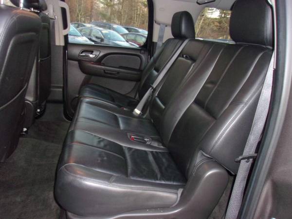 2013 Chevrolet Chevy Suburban LT 1500 4x4 4dr SUV WE CAN FINANCE ANY... for sale in Londonderry, NH – photo 12
