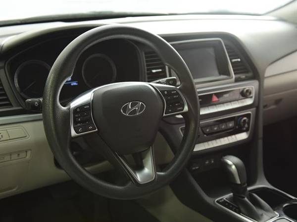 2018 Hyundai Sonata SE Sedan 4D sedan Off white - FINANCE ONLINE for sale in Cleveland, OH – photo 2