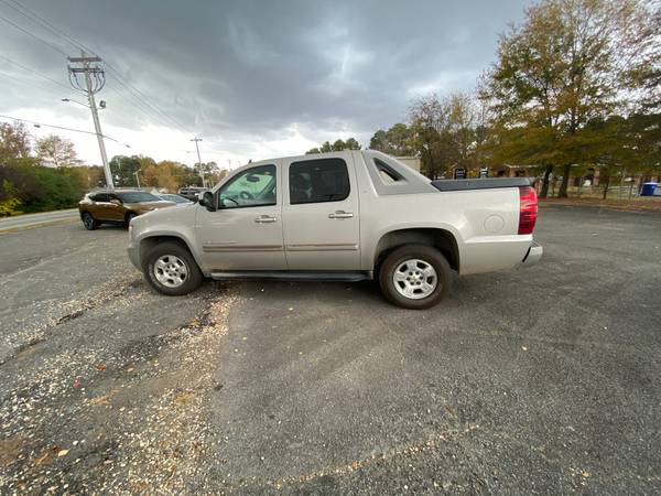 2007 Chevy Avalanche - cars & trucks - by owner - vehicle automotive... for sale in Conway, AR