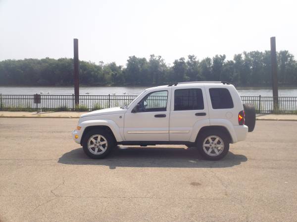 2007 Jeep Liberty - cars & trucks - by dealer - vehicle automotive... for sale in Chillicothe, IL