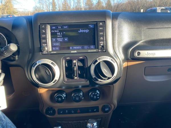 2016 Jeep Wrangler Unlimited 4WD 4dr Rubicon - cars & trucks - by... for sale in CENTER POINT, IA – photo 10