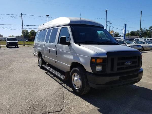 2012 Ford E350 SuperClub Wagon w/ Wheelchair Lift , Hi-Top... for sale in Kentwood, MI – photo 2