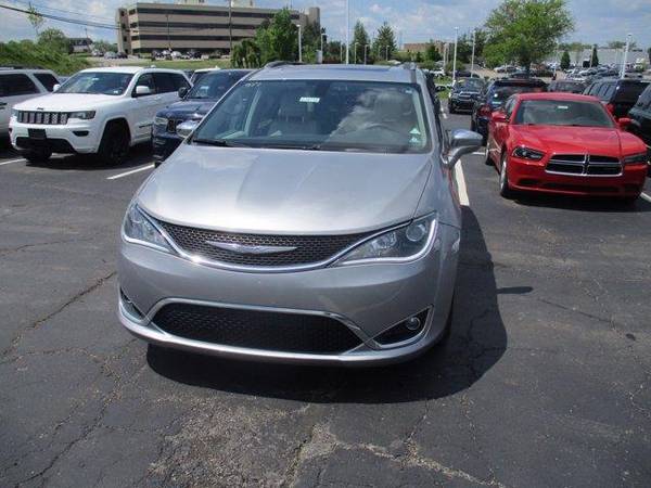 2017 Chrysler Pacifica Limited - mini-van - - by for sale in Cincinnati, OH – photo 3