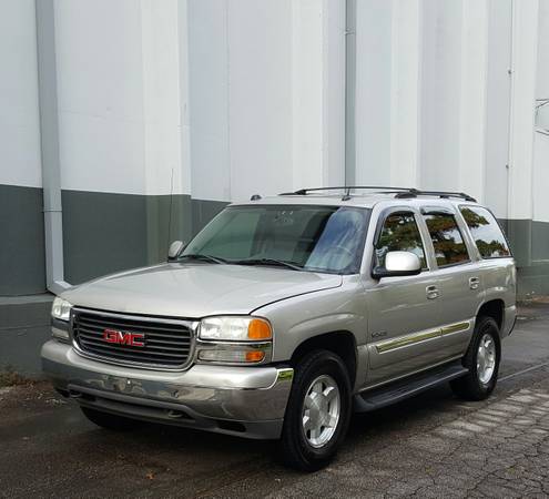 Birch Silver 2004 GMC Yukon SLT // 3rd Row // 4x4 // Tow Package -... for sale in Raleigh, NC – photo 2