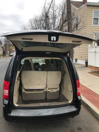 2010 Chrysler town and country limited minivan$4,200 - cars & trucks... for sale in Trenton, PA – photo 9