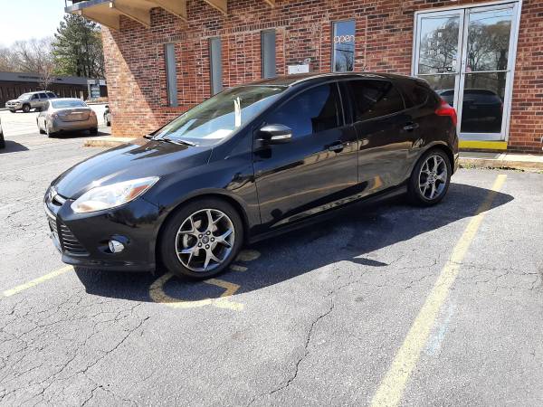 2014 Ford focus SE Hatch Back ONE OWNER - - by dealer for sale in Greenville, SC – photo 2