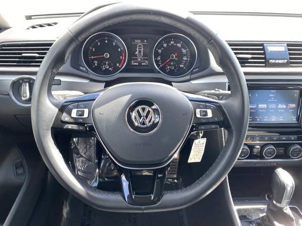 2018 Volkswagen Passat sedan R-Line Auto - Volkswagen Pure White for sale in Sterling Heights, MI – photo 13