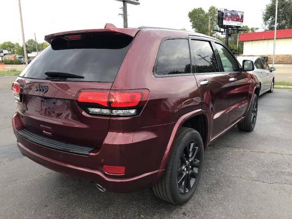 2017 Jeep Grand Cherokee Laredo 4WD - cars & trucks - by dealer -... for sale in Dayton, OH – photo 3
