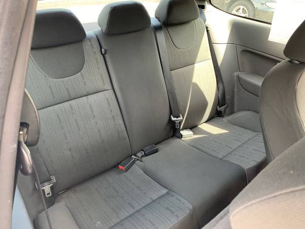 2009 Ford Focus SE Coupe 2-Door - - by dealer for sale in Dayton, OH – photo 10