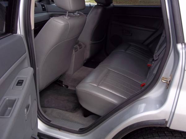 2007 JEEP GRAND CHEROKEE - cars & trucks - by dealer - vehicle... for sale in Tiverton , RI – photo 9