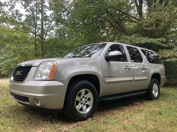 2008 GMC YUKON XL LOADED LEATHER MOONROOF! 140K EXCEL IN/OUT! E-85 GAS for sale in Copiague, NY – photo 2