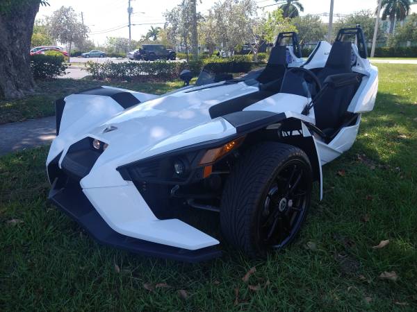 Polaris slingshot great condition - - by dealer for sale in Boca Raton, FL – photo 2