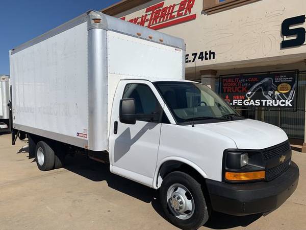 2013 Chevrolet 3500 Box Truck 15' Gas Auto Lift Gate Financing! for sale in Oklahoma City, OK – photo 3
