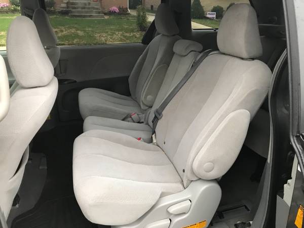 2013 Toyota Sienna 8 Passengers Minivan - cars & trucks - by owner -... for sale in Chicago, IL – photo 10