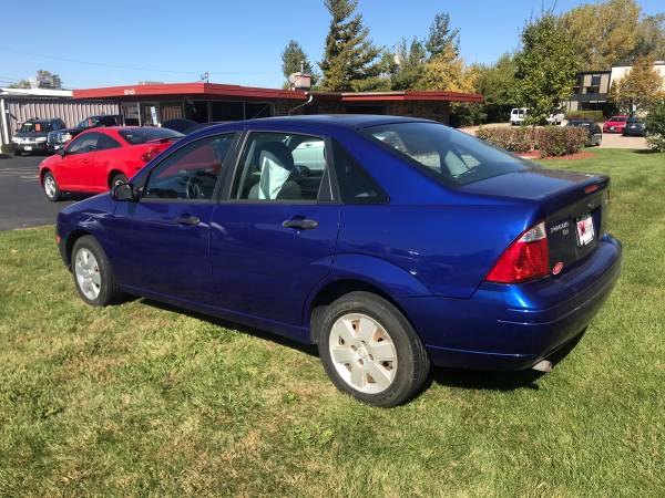 2006 FORD FOCUS ZX4 SE - cars & trucks - by owner - vehicle... for sale in Woodstock, IL – photo 3