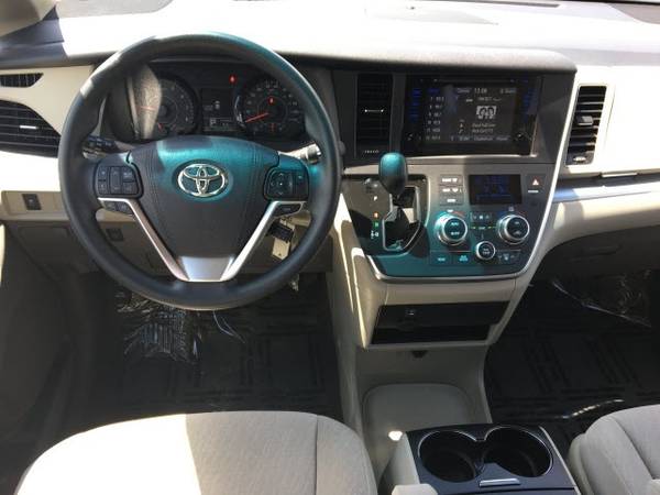 2016 Toyota Sienna LE van 05b2 - - by dealer - vehicle for sale in Springfield, IL – photo 4